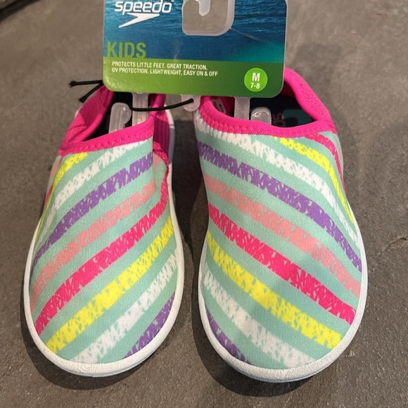 Speedo Kids multicolor water shoes,UV protection,slip on,pull tab,tread,light - Picture 2 of 8